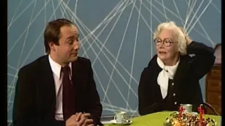 Než se zvedne opona
