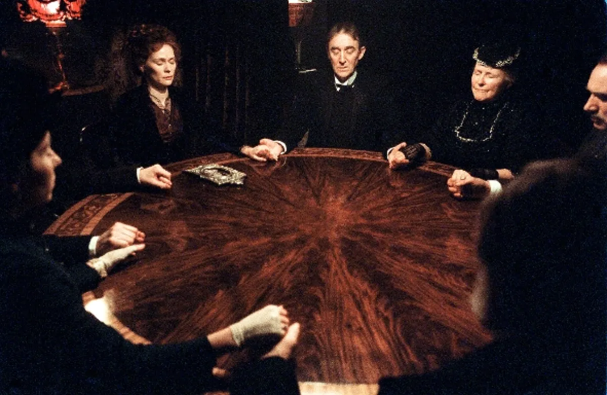 Vražedná místa (Murder Rooms), 2001 - fotogaléria