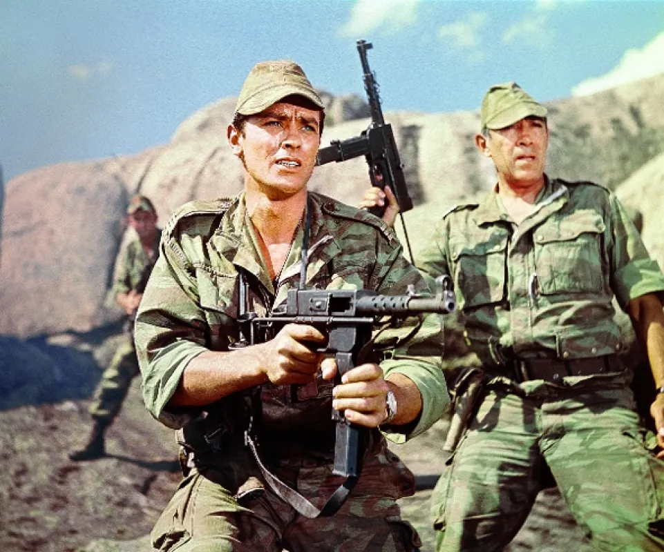 Stratená jednotka (Lost Command), 1966 - fotogaléria