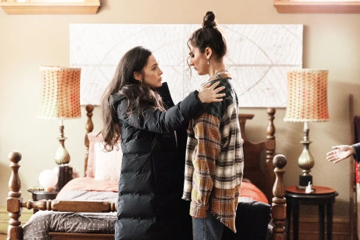 Tajemství hotelu Hannaway (Secrets at the Inn), 2022 - fotogaléria