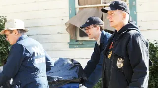 NCIS - Námorný vyšetrovací úrad X (22)