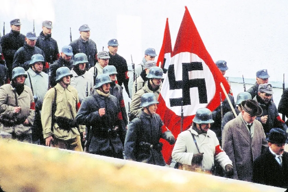 Hitler: Vzestup zla (Hitler: The Rise of Evil), 2003 - fotogaléria