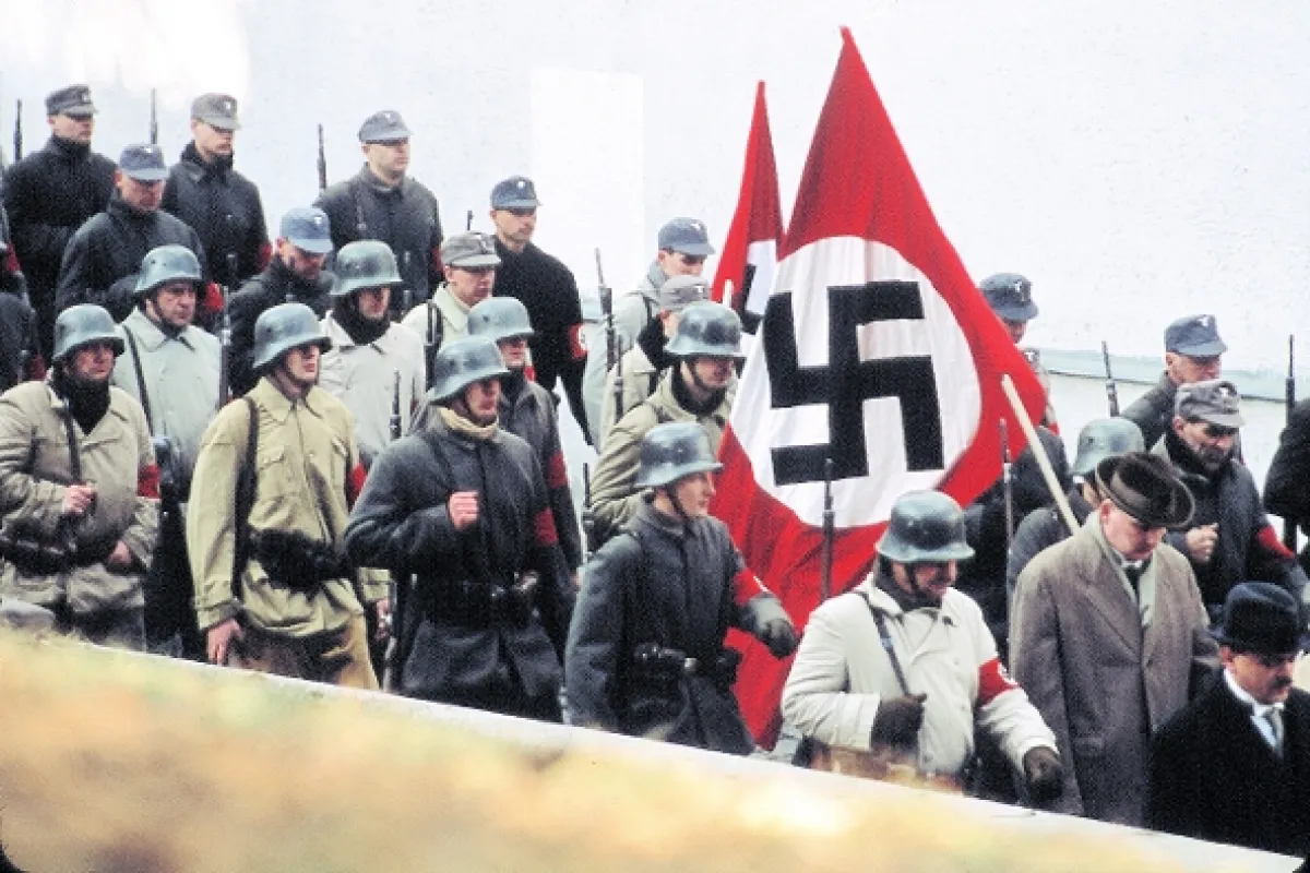 Hitler: Vzestup zla (Hitler: The Rise of Evil), 2003 - fotogaléria