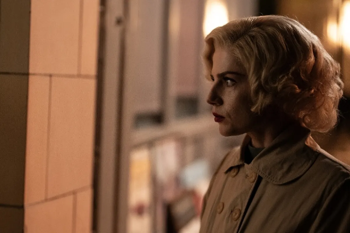 Krutá láska: Příběh Ruth Ellisové (A Cruel Love: The Ruth Ellis Story), 2024 - fotogaléria