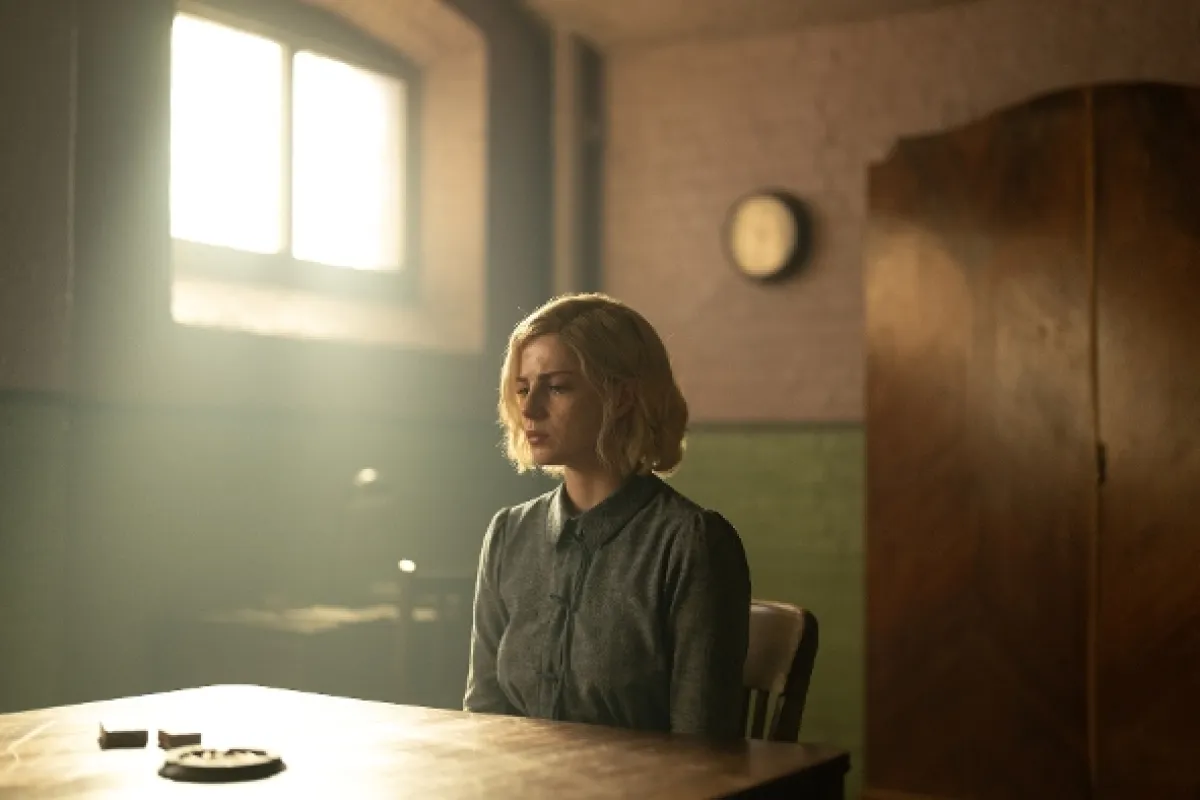Krutá láska: Příběh Ruth Ellisové (A Cruel Love: The Ruth Ellis Story), 2024 - fotogaléria