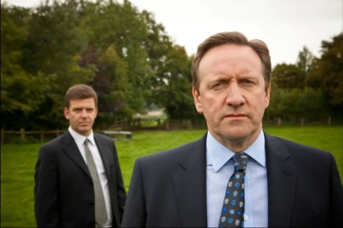 Vraždy v Midsomeri (Midsomer Murders XIV - Echoes of the Dead), 2011 - fotogaléria