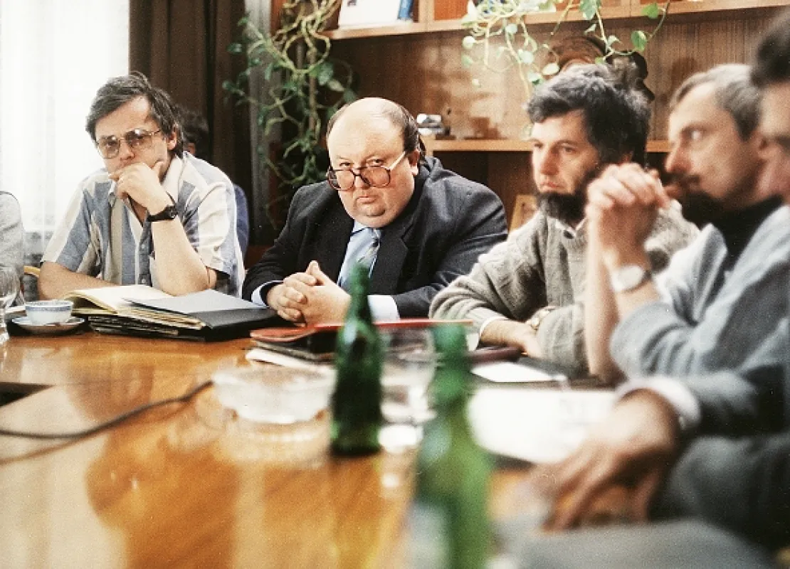 Nemocný bílý slon, 1990 - fotogaléria