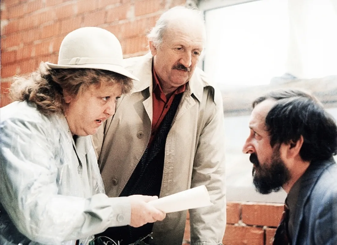 Nemocný bílý slon, 1990 - fotogaléria