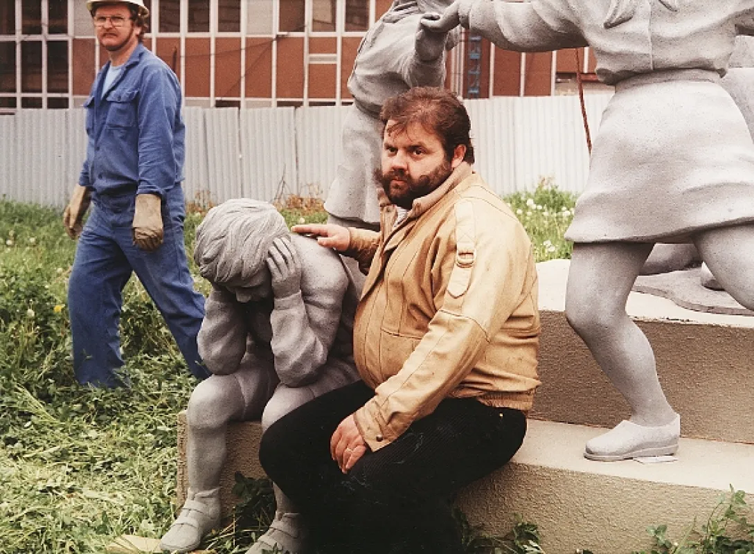 Nemocný bílý slon, 1990 - fotogaléria