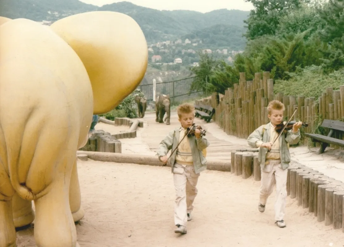 Dva lidi v zoo, 1989 - fotogaléria