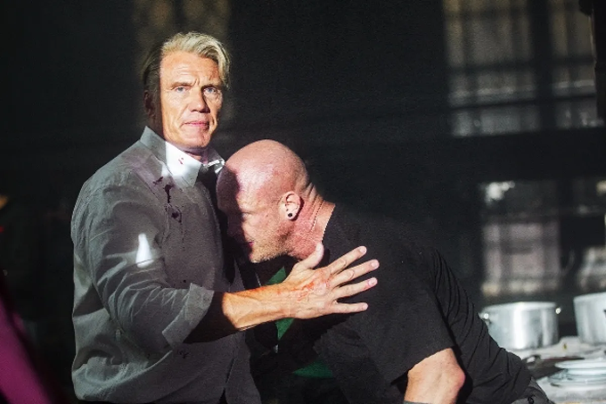 Příchod temné noci (Hard Night Falling), 2019 - fotogaléria