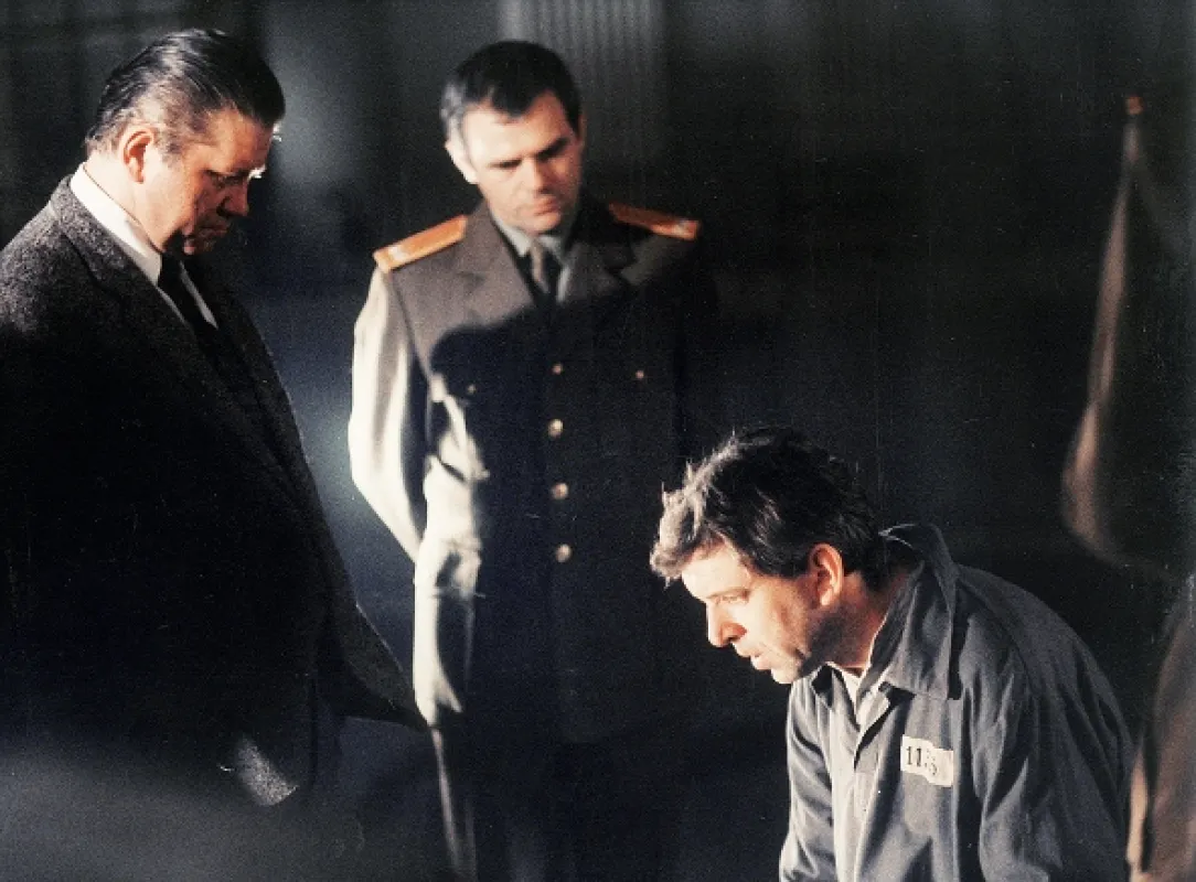 Jen o rodinných záležitostech (JEN O RODINNÝCH ZÁLEŽITOSTECH), 1990 - fotogaléria