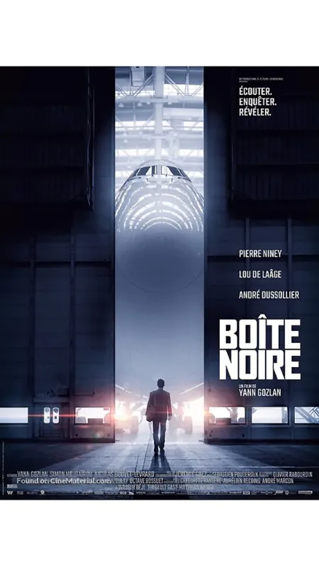 Pád letu A 800 (Boîte noire), 2021 - fotogaléria
