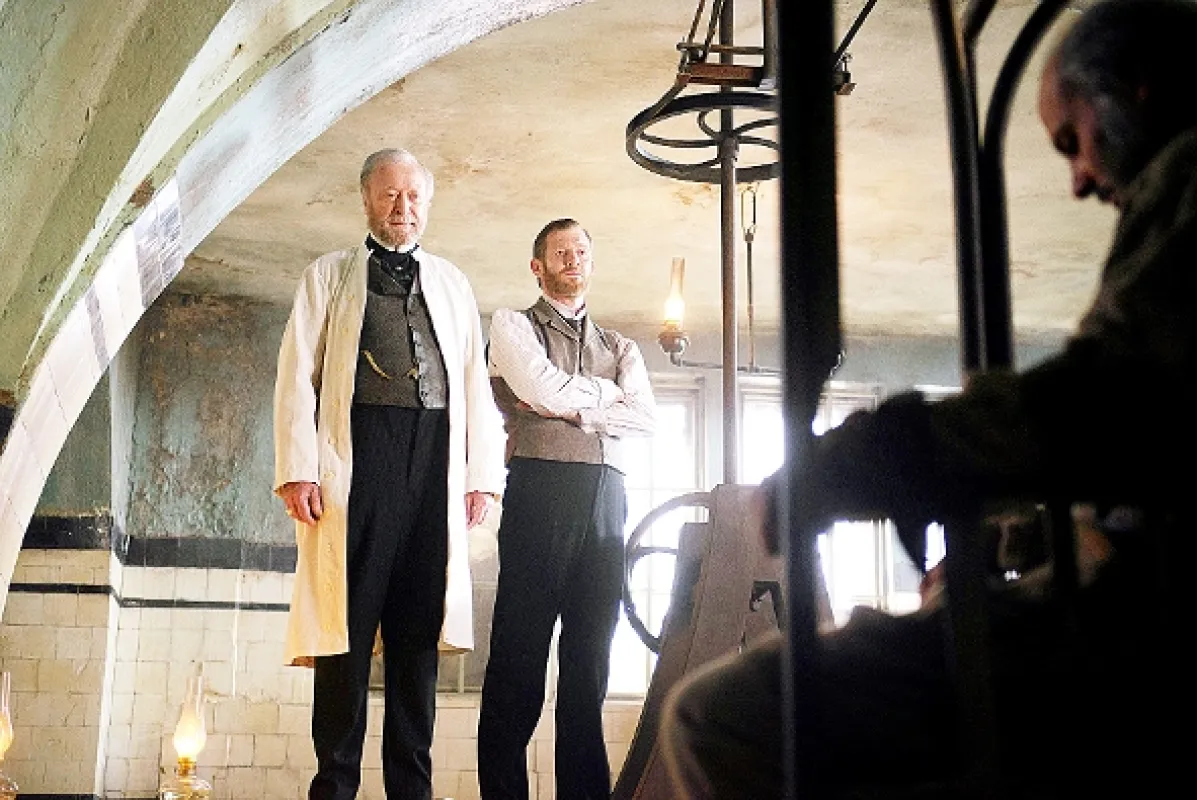 E.A. Poe: Archa bláznov (Stonehearst Asylum), 2014 - fotogaléria