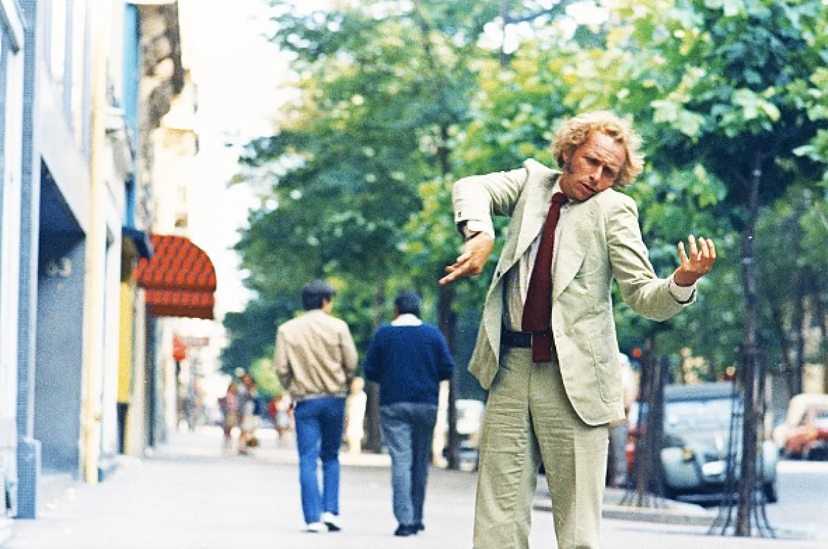 Veľký blondín s čiernou topánkou (Le grand blond avec une chaussure noire), 1972 - fotogaléria