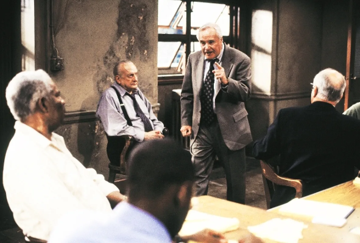 Dvanáct rozhněvaných mužů (12 Angry Men), 1997 - fotogaléria