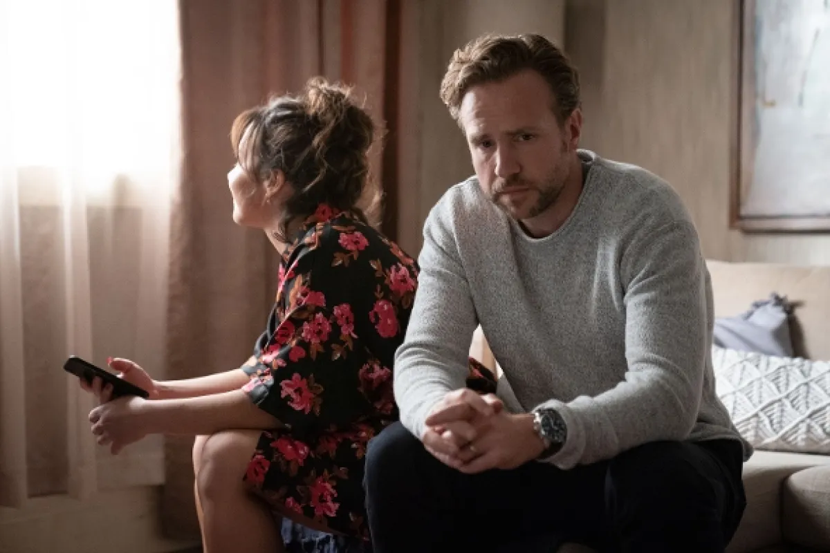 Zkrať to, zlato (Long Story Short), 2021 - fotogaléria