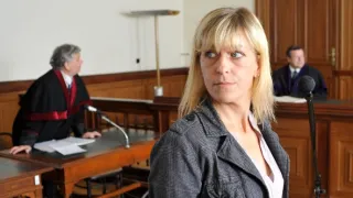 Okno do hřbitova