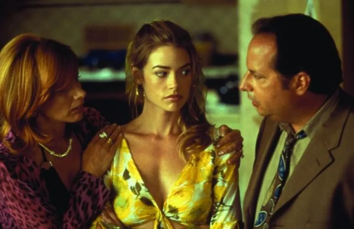 Zeptejte se Cindy, 2001 - fotogaléria