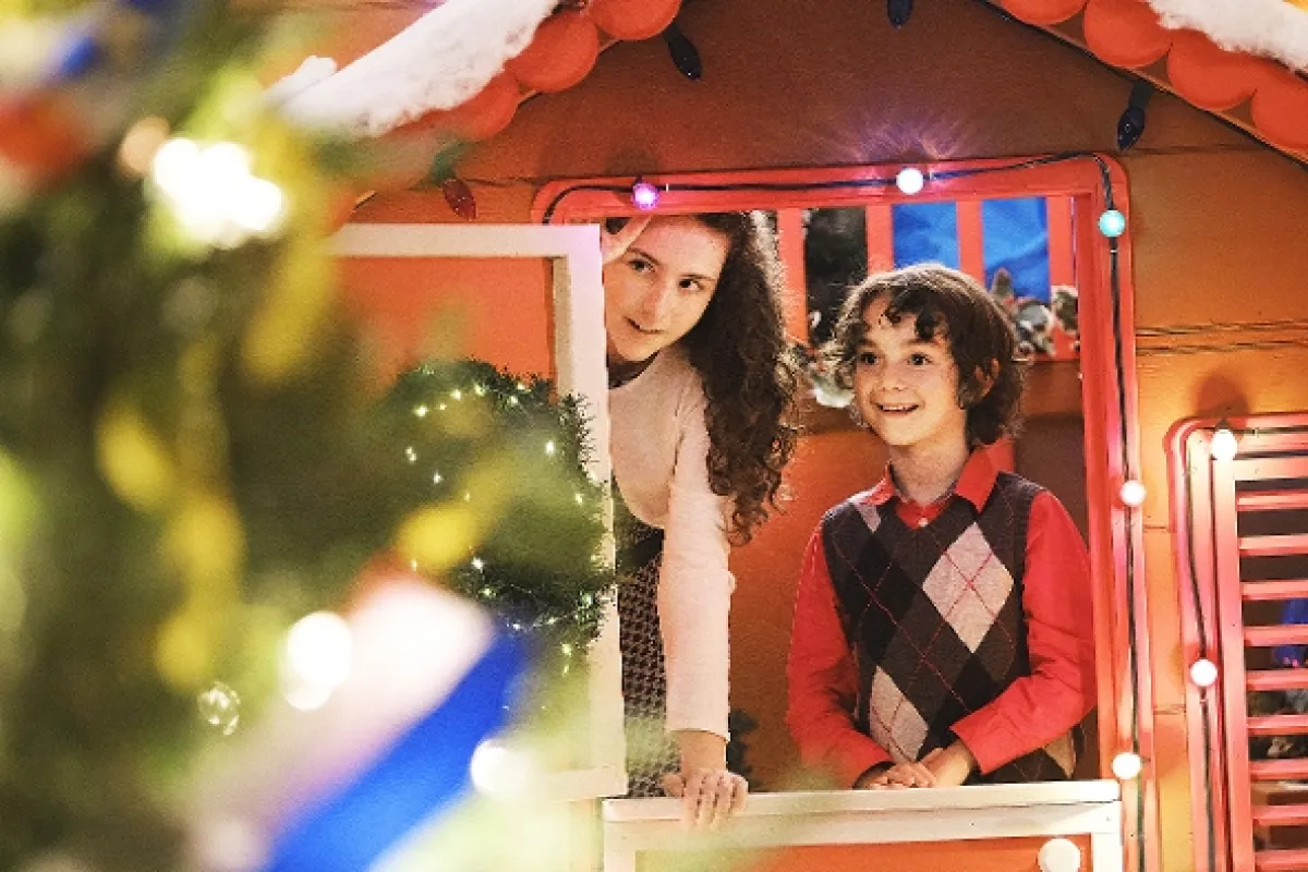 Nelíbej muže ve vánočním svetru (Never Kiss a Man in a Christmas Sweater), 2020 - fotogaléria
