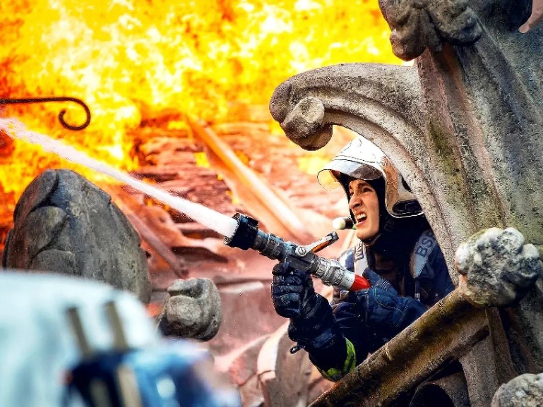 Notre-Dame v plamenech (Notre-Dame on Fire), 2022 - fotogaléria