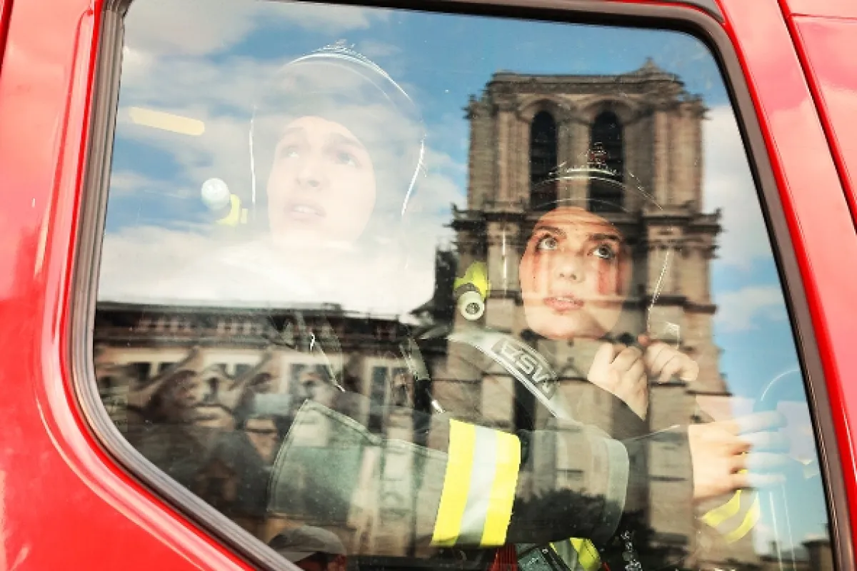 Notre-Dame v plamenech (Notre-Dame on Fire), 2022 - fotogaléria