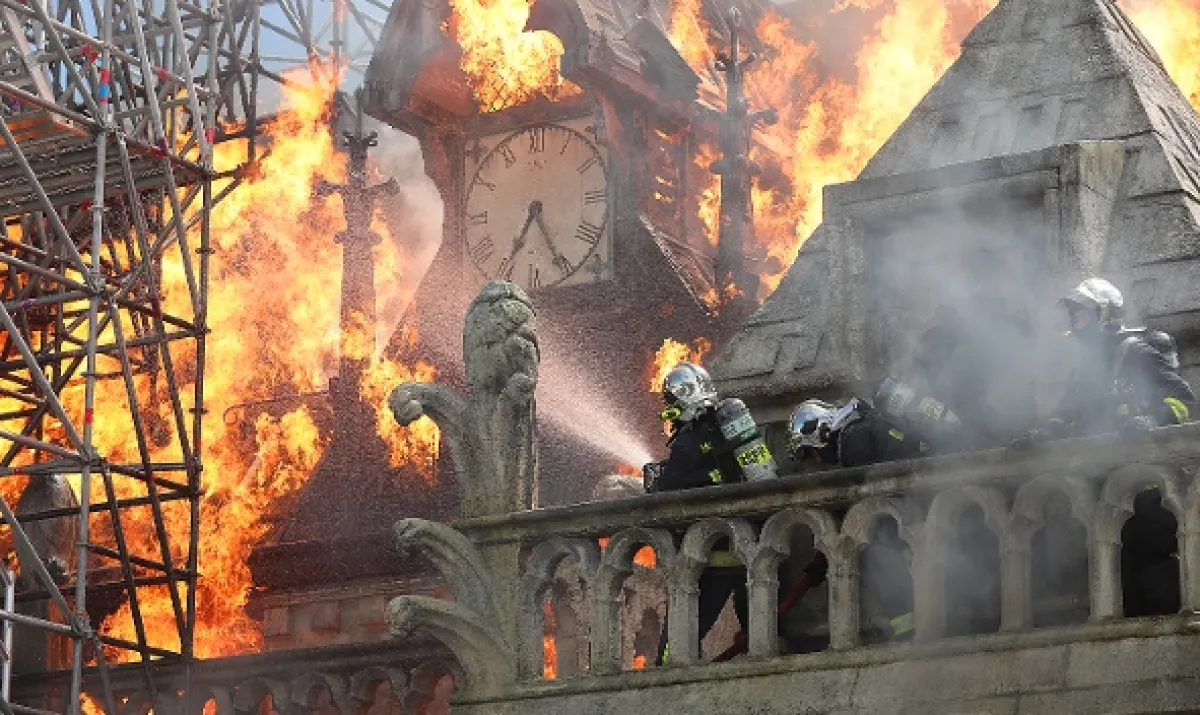 Notre-Dame v plamenech (Notre-Dame on Fire), 2022 - fotogaléria