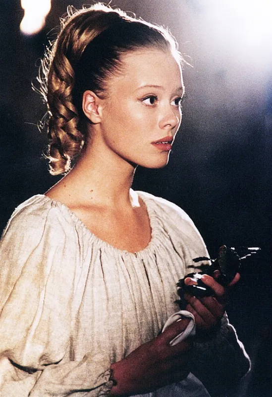 Anička s lieskovými orieškami, 1993 - fotogaléria