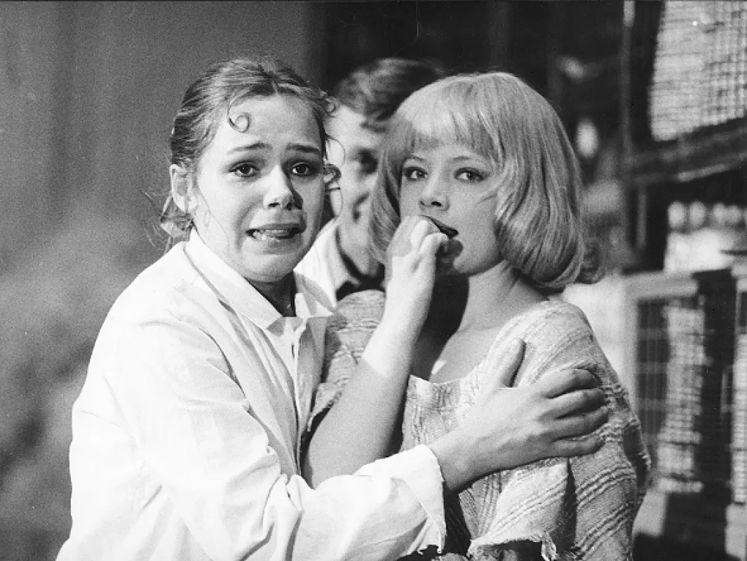 Holky z porcelánu, 1974 - fotogaléria