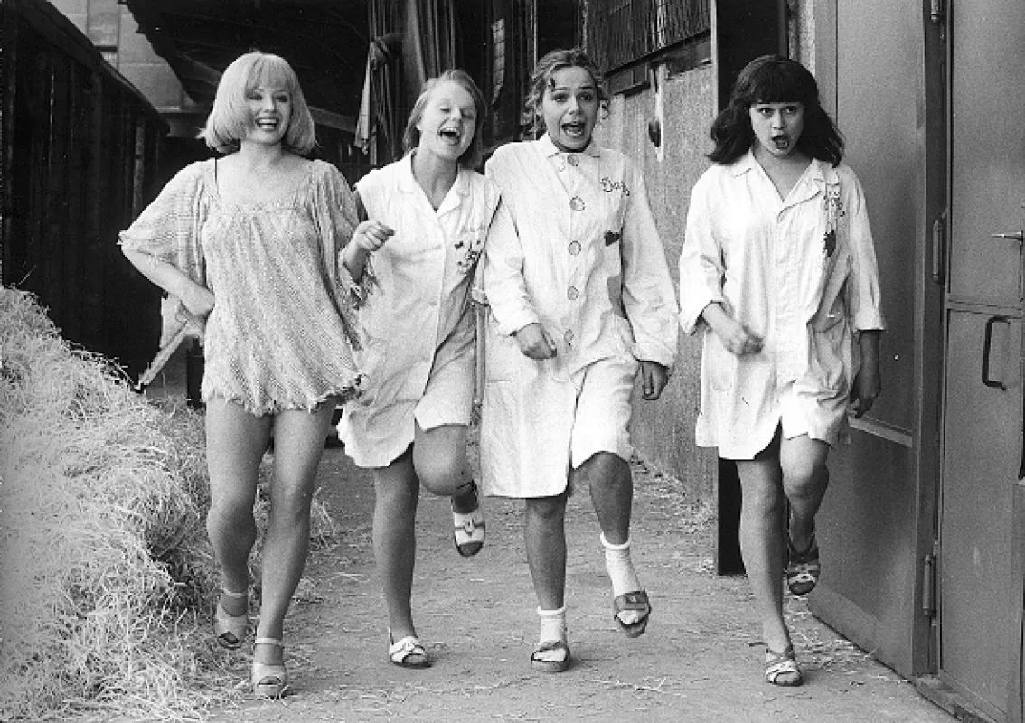 Holky z porcelánu, 1974 - fotogaléria