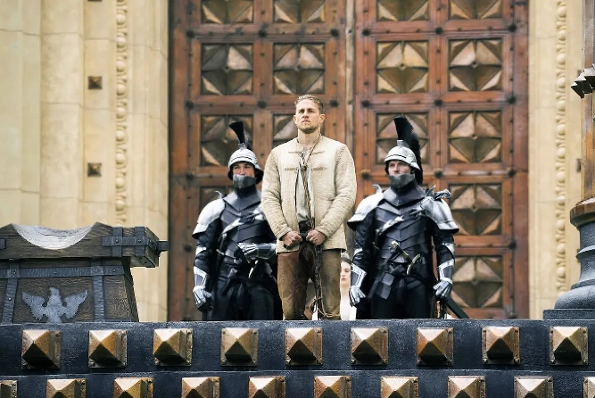 Kráľ Artuš: Legenda o meči (King Arthur: Legend of the Sword), 2017 - fotogaléria