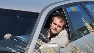 Okno do hřbitova