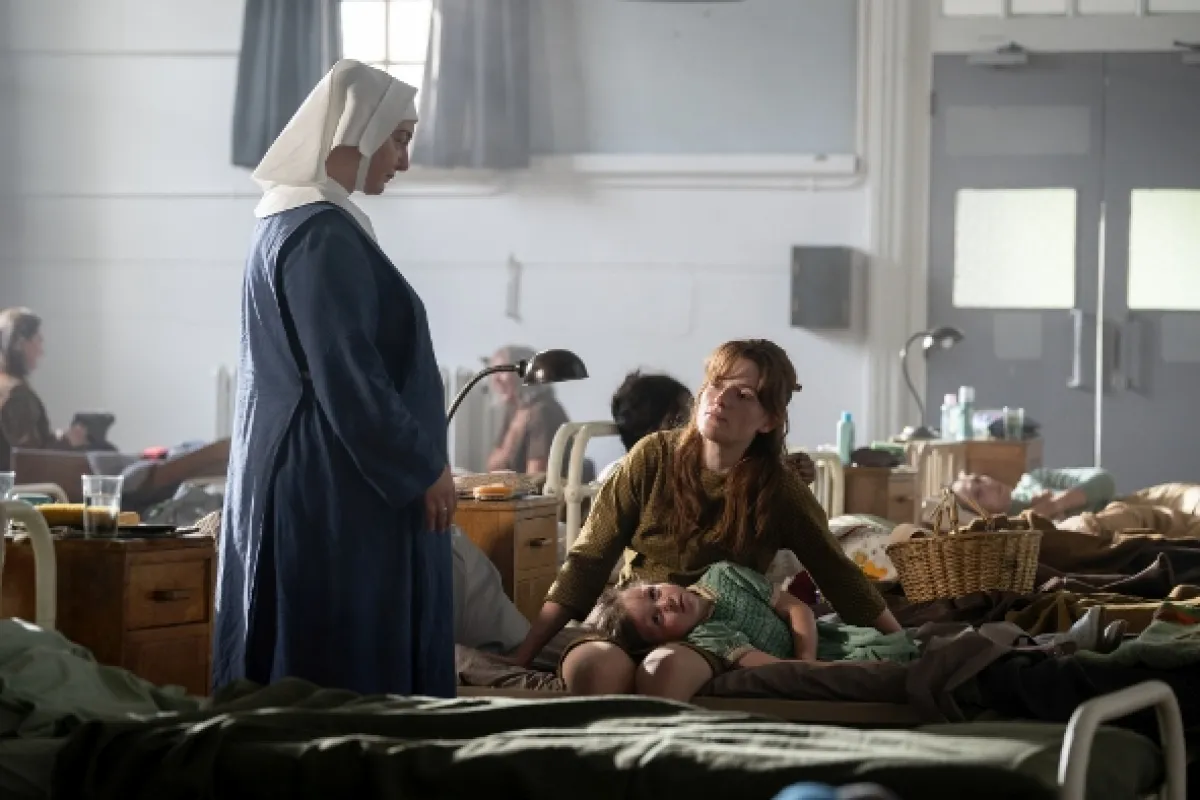 Zavolejte porodní sestřičky (Call the Midwife XII), 2023 - fotogaléria