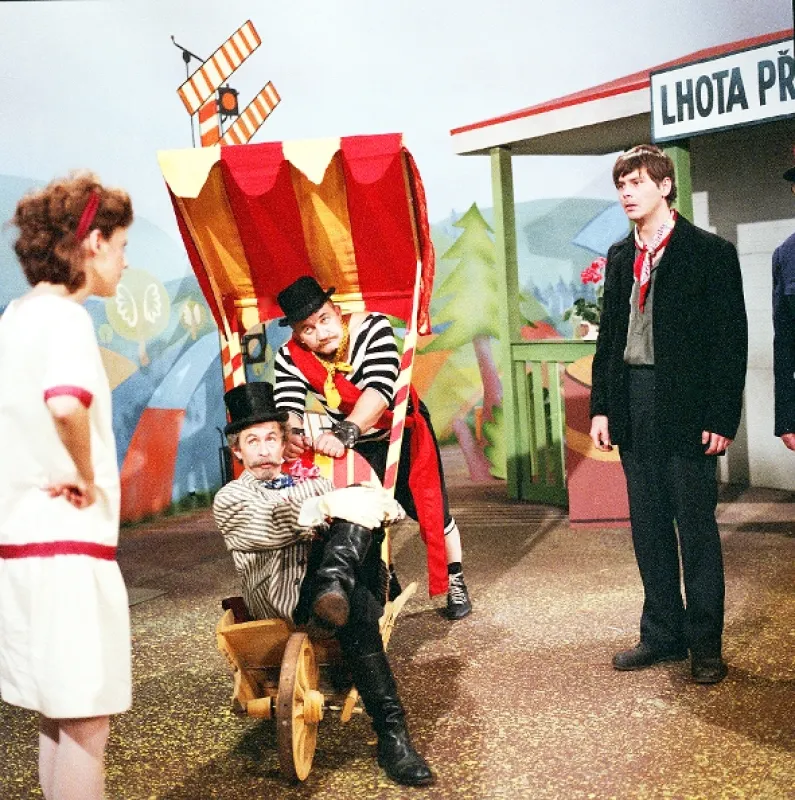 Tři obři a vlak, 1987 - fotogaléria