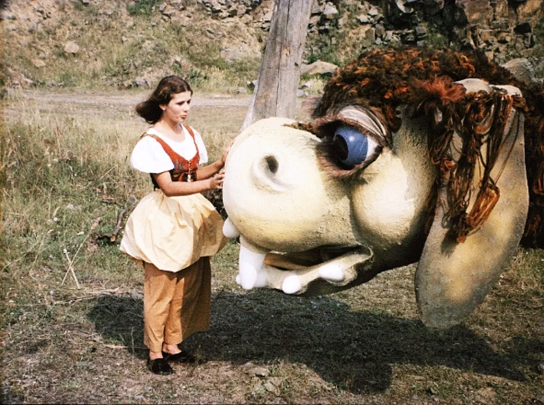 Za humny je drak (A DRAGON DOWN THE LANE), 1982 - fotogaléria