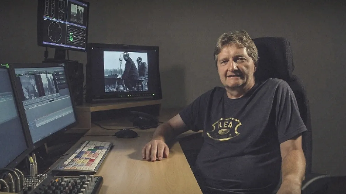 Haló, hlásí se redaktor Laufer!, 2021 - fotogaléria