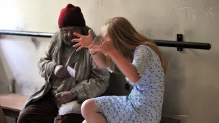 Okno do hřbitova