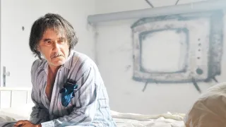 Okno do hřbitova