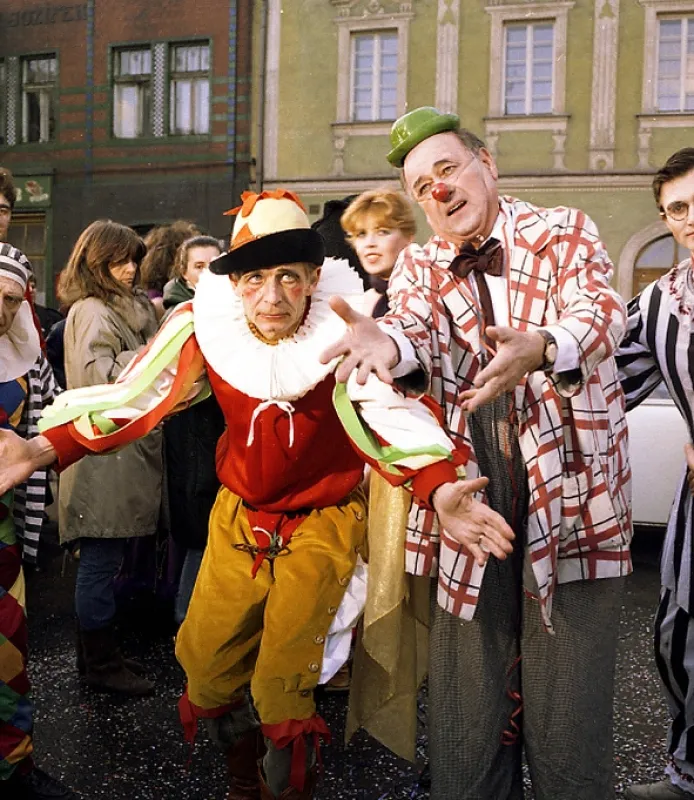 Vážení přátelé, ano (Yes, My Dear Friends!), 1989 - fotogaléria
