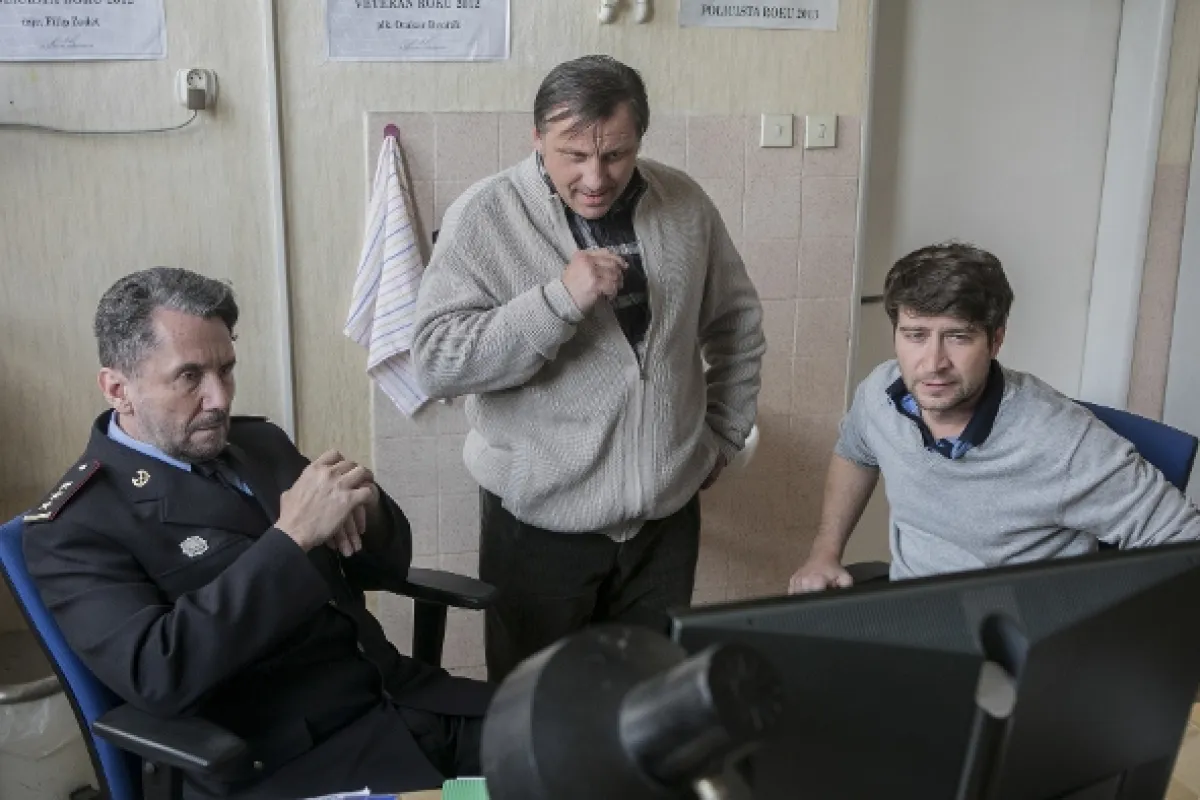Policajti a nemluvňa, 2020 - fotogaléria