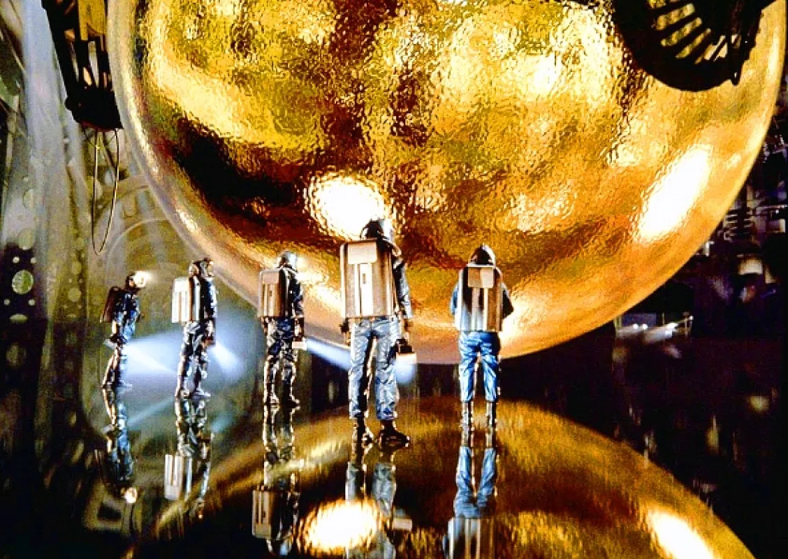 Guľa (Sphere), 1998 - fotogaléria