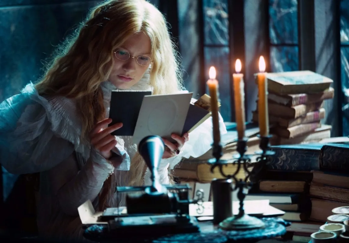 Purpurový vrch (Crimson Peak), 2015 - fotogaléria