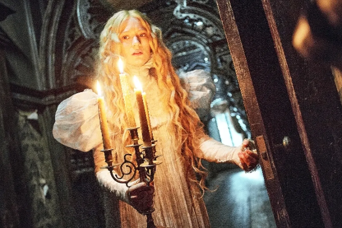 Purpurový vrch (Crimson Peak), 2015 - fotogaléria