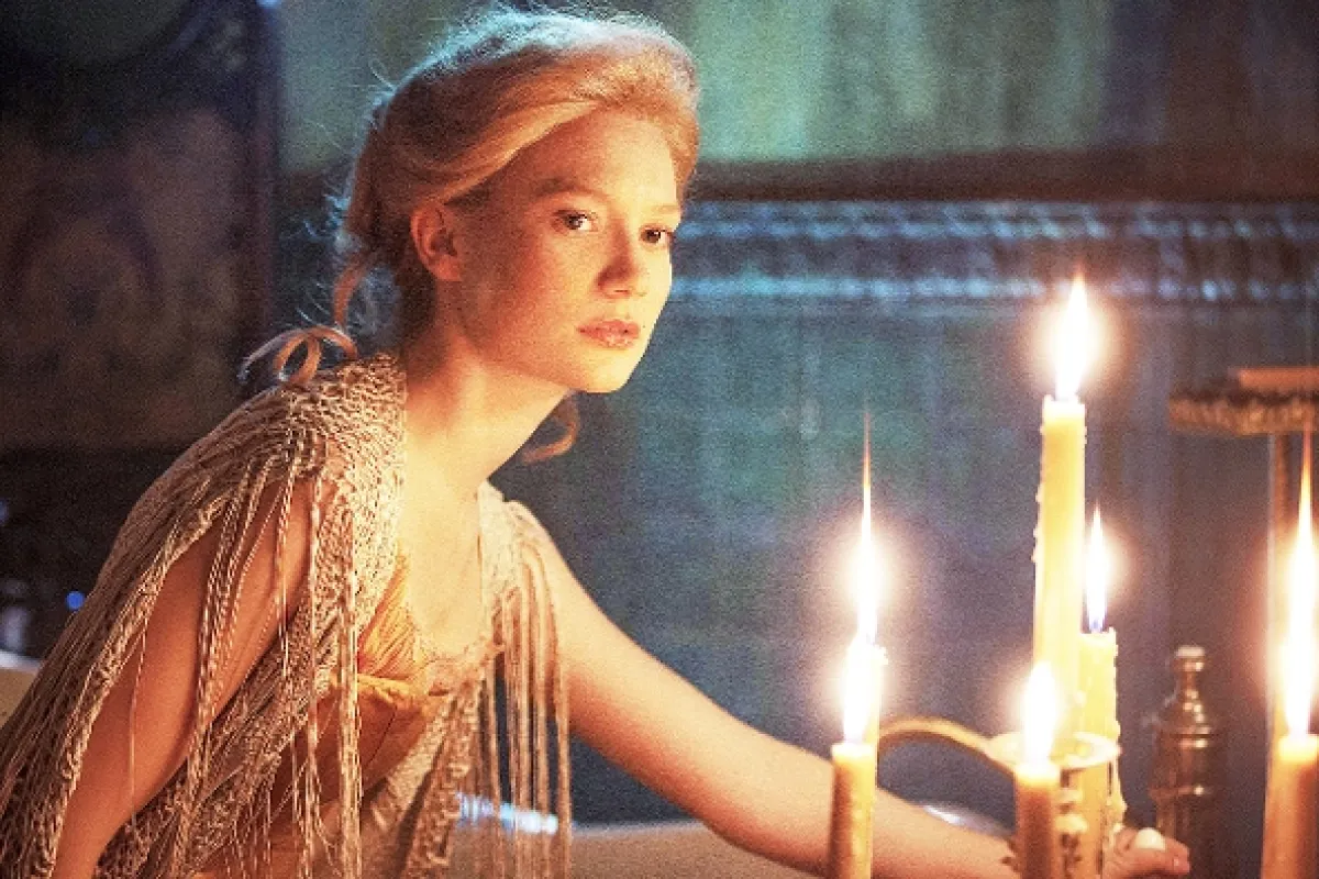Purpurový vrch (Crimson Peak), 2015 - fotogaléria