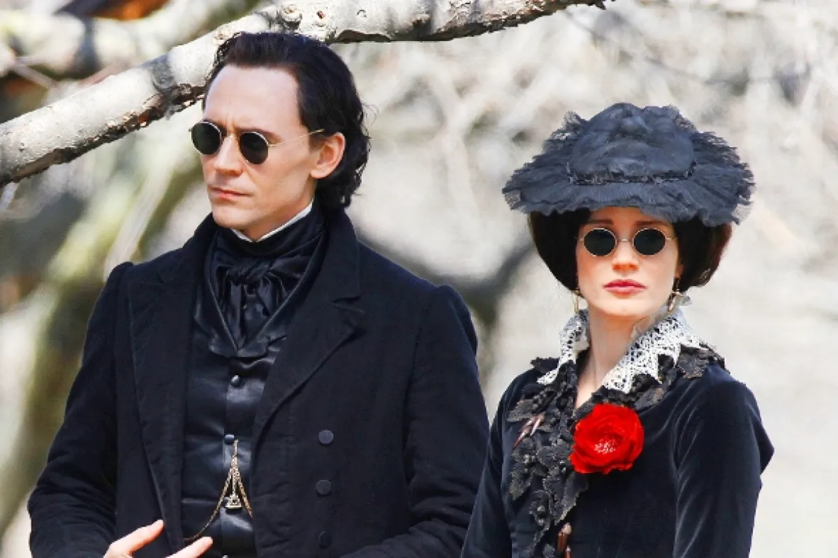 Purpurový vrch (Crimson Peak), 2015 - fotogaléria