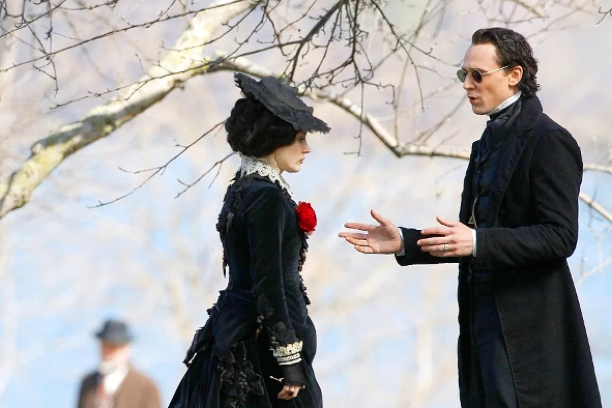 Purpurový vrch (Crimson Peak), 2015 - fotogaléria
