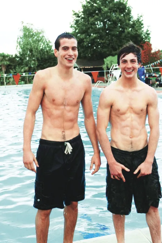 On je fakt božský! (Angus, Thongs and Perfect Snogging), 2008 - fotogaléria