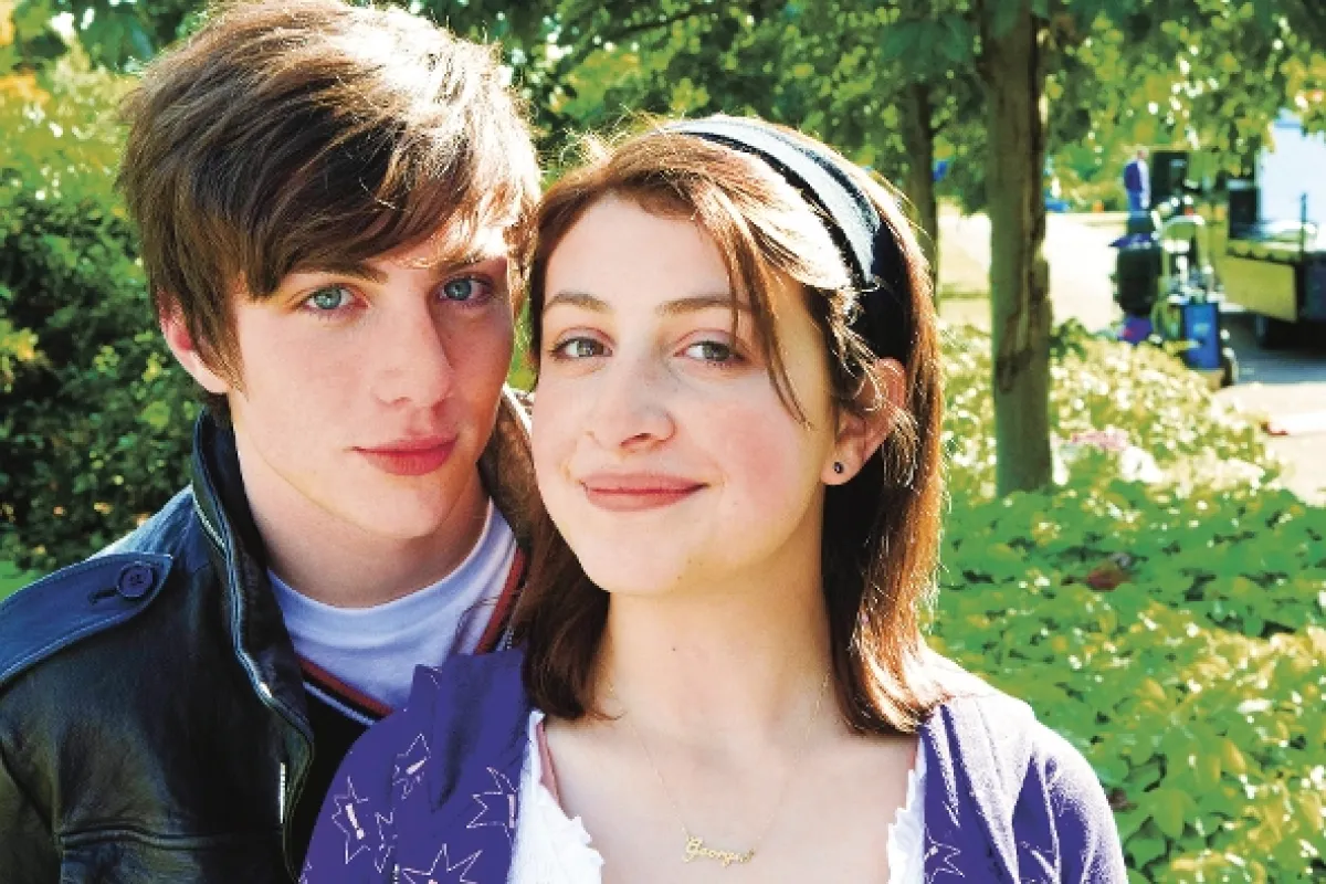 On je fakt božský! (Angus, Thongs and Perfect Snogging), 2008 - fotogaléria
