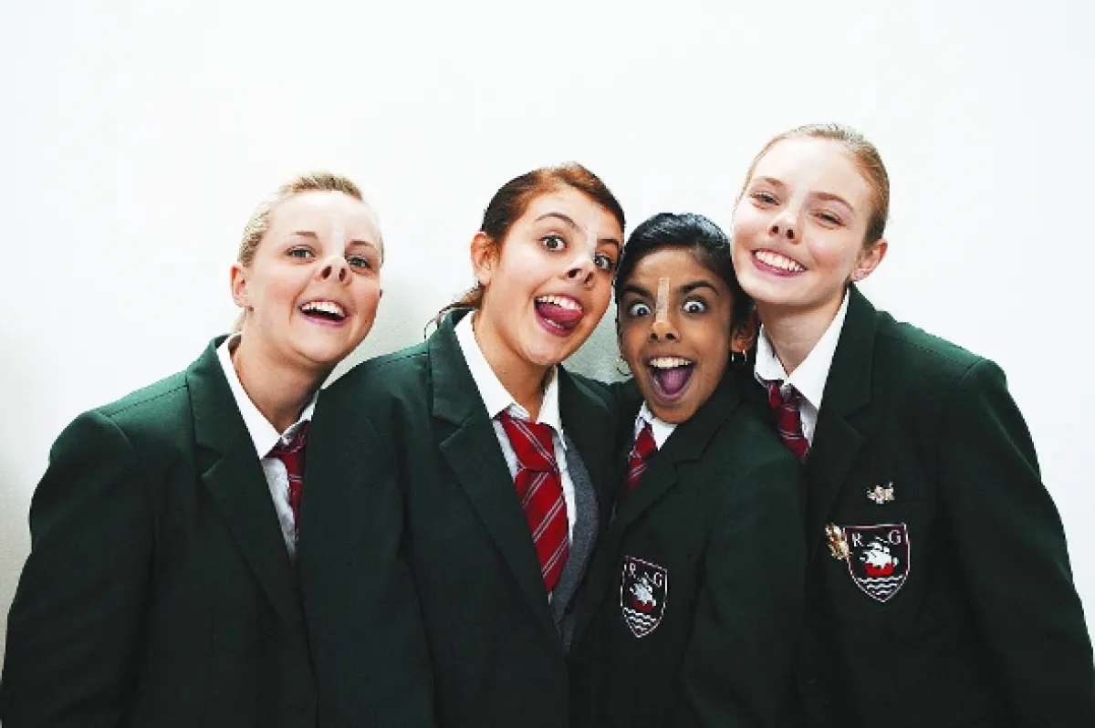On je fakt božský! (Angus, Thongs and Perfect Snogging), 2008 - fotogaléria