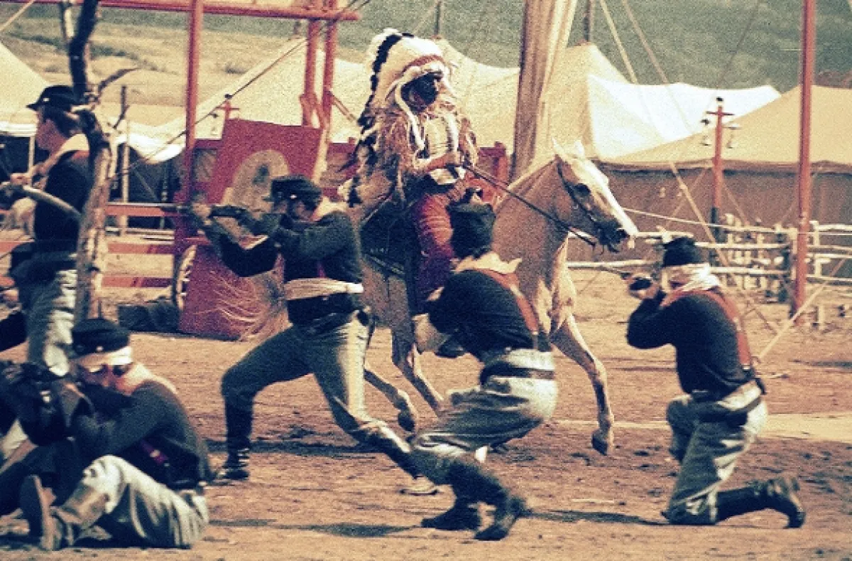 Buffalo Bill a indiáni aneb Lekce dějepisu Sedícího býka (Buffalo Bill and the Indians, or Sitting Bull's History Lesson), 1976 - fotogaléria